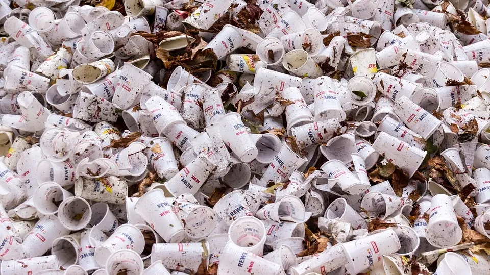 Plastic Cups 973103_960_720