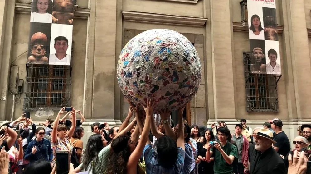 Michelangelo Pistoletto Performance Do It Chile Continua 2