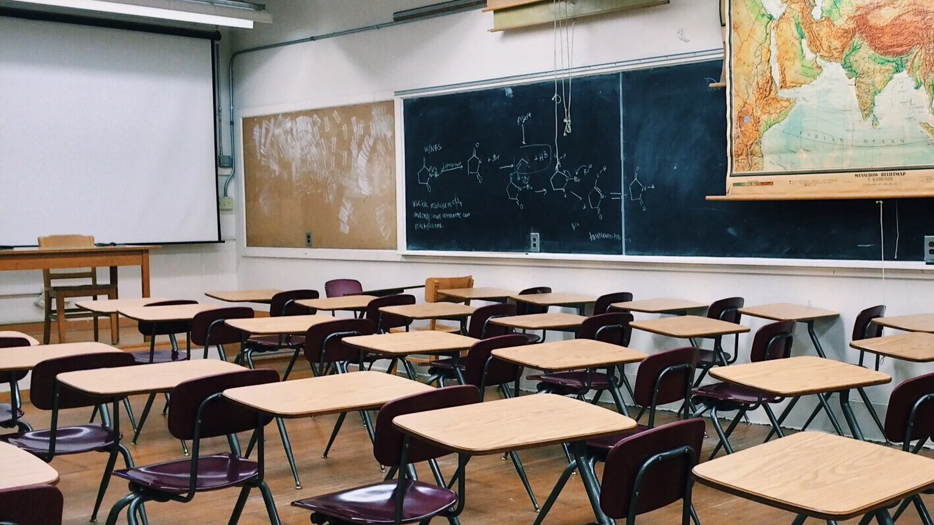 Classroom 2093744_1920