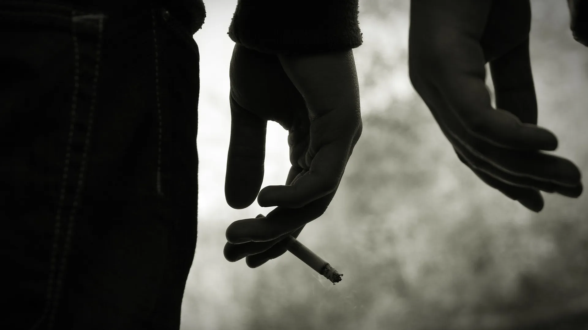 Smoking 737057_1920