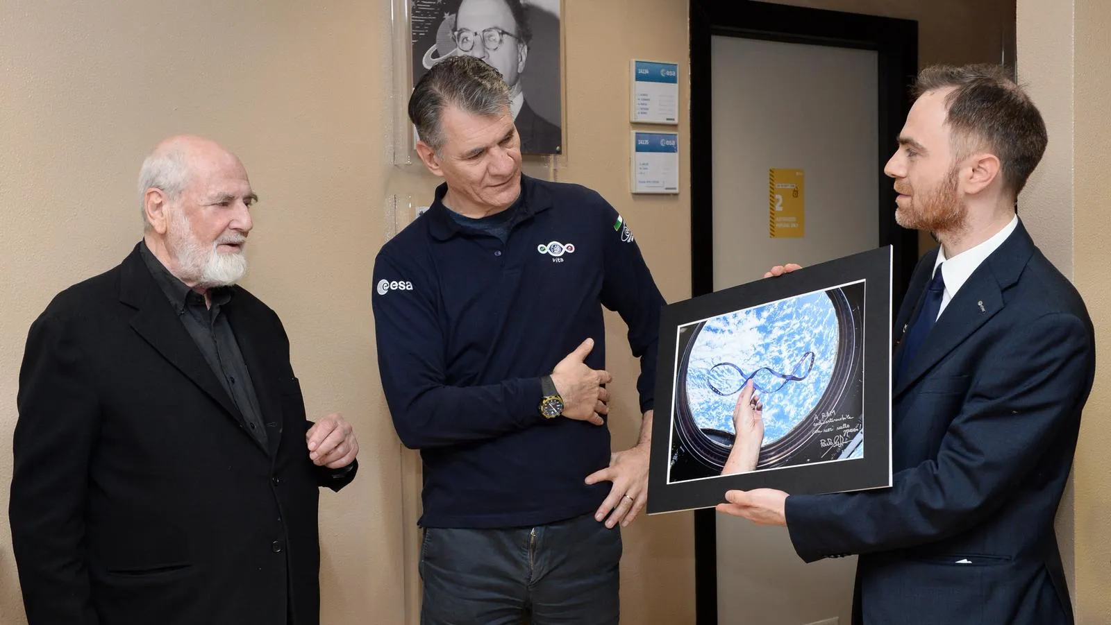 Pistoletto Nespoli L'Abbate consegna foto scattata nello spazio