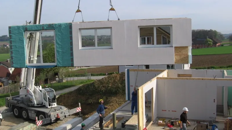 Prefabricated_house_construction