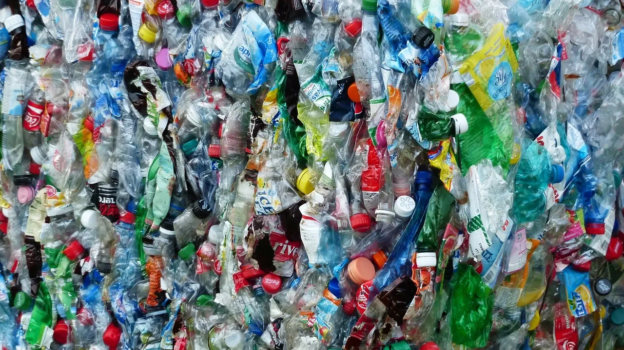 Plastic Bottles 115082_1280