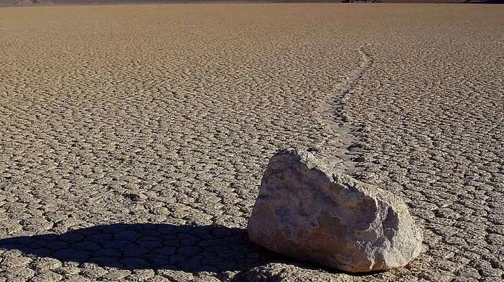 Rocks Do Indeed Slide Across The Ground Wind Blowing 725x544